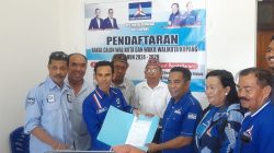 Rikardus Wawo Daftar di Partai Demokrat sebagai Calon Wali Kota Kupang di Hari Terakhir